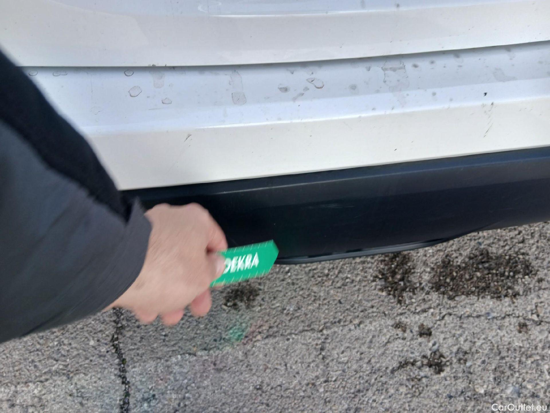  Toyota  Yaris TOYOTA  / 2020 / 5P / berlina con portón 1.5 120H Business Plus #10