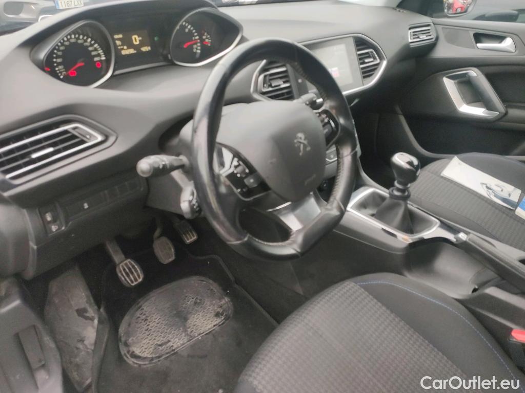  Peugeot  308 PEUGEOT  / 2017 / 5P / familiar W Style BlueHDi 100 S&S 6 Vel. MAN #25