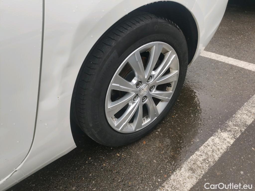  Peugeot  308 PEUGEOT  / 2017 / 5P / familiar W Style BlueHDi 100 S&S 6 Vel. MAN #15