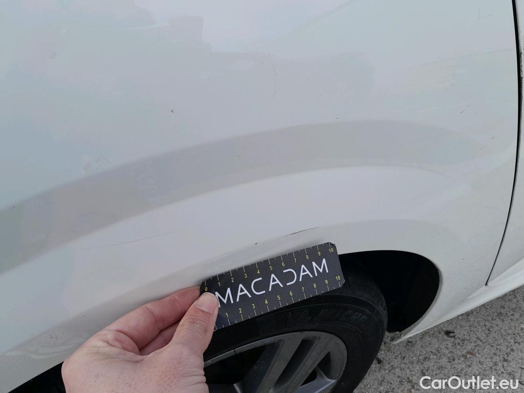  Peugeot  208 PEUGEOT  / 2019 / 5P / berlina con portón BlueHDi 73kW (100CV) Active Pack (AC) #14