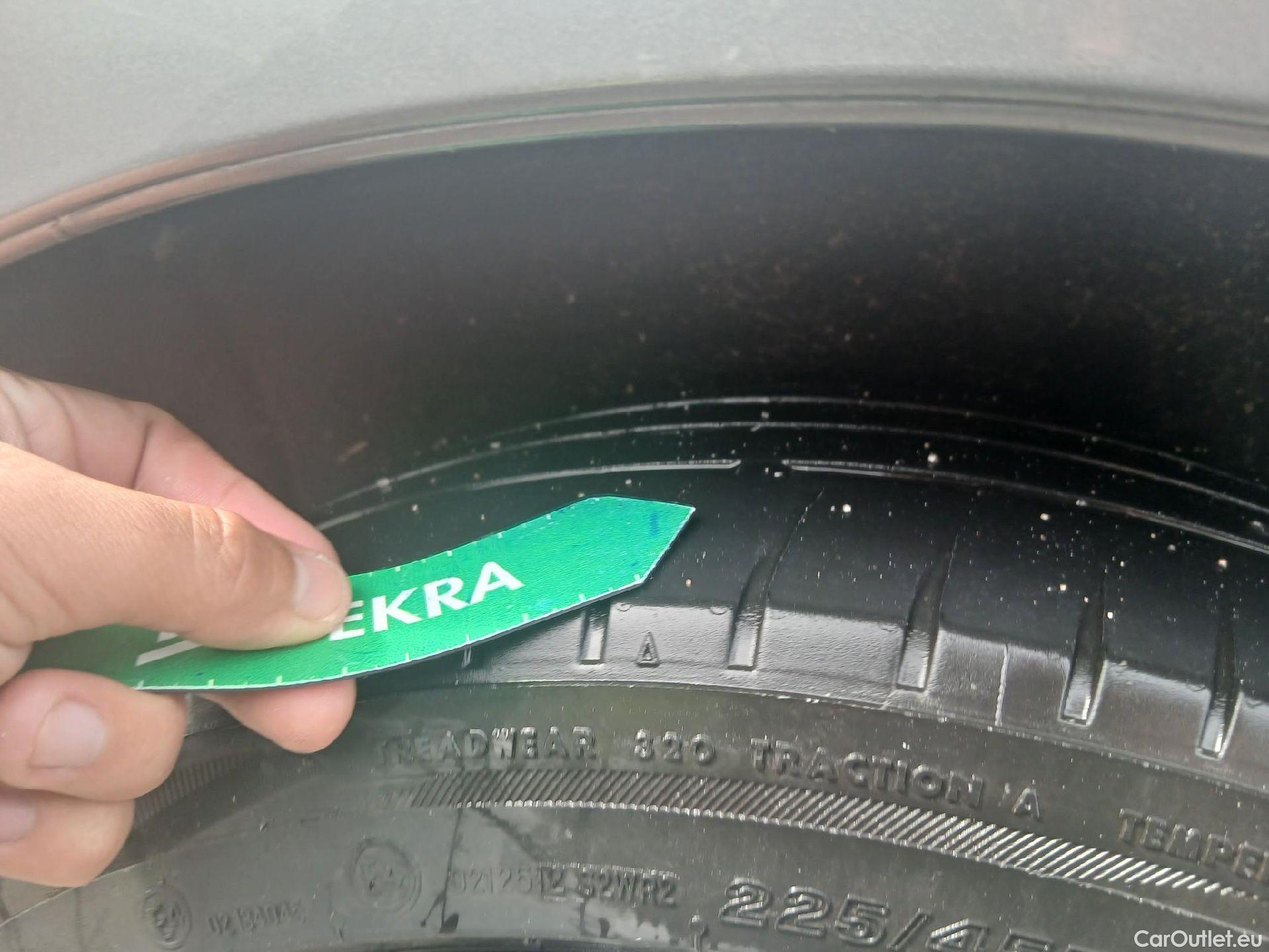  Mercedes  A-Klasse Clase A A 250 e (177.086)Premium-Pack 1.3 AMG Line 220CV AT8 E6d #15