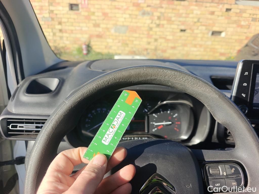  Citroen  Berlingo CITROEN  / 2018 / 5P / monovolumen compacto Talla M BlueHDi 100 S&S FEEL #40