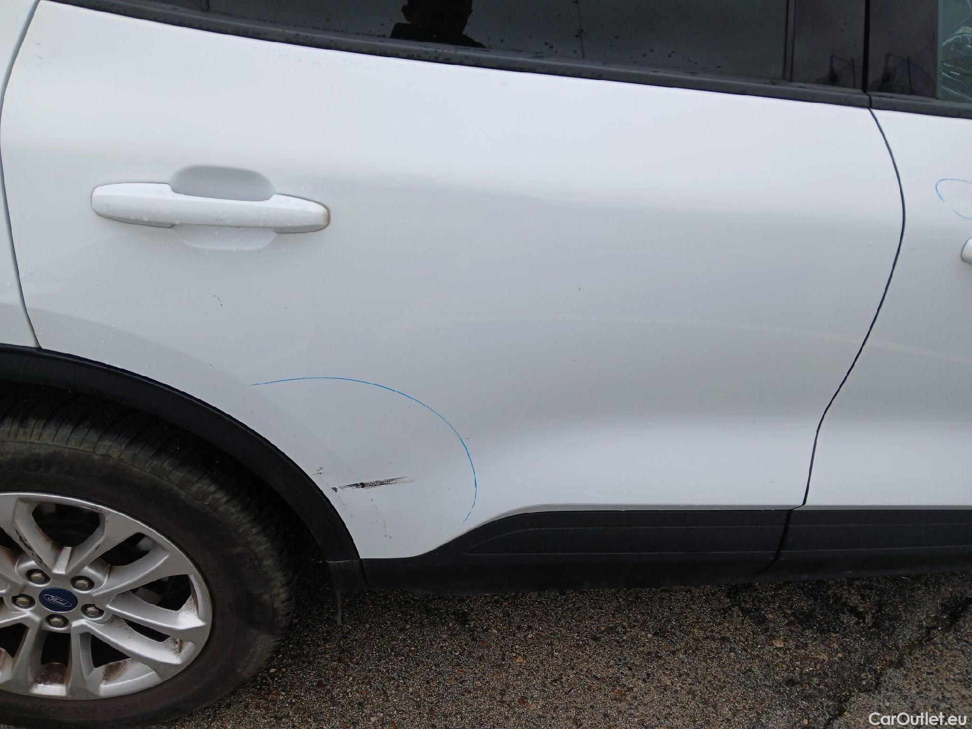  Ford  Kuga FORD  / 2019 / 5P / todoterreno Titanium 1.5T EcoBoost 88kW (120CV) #32