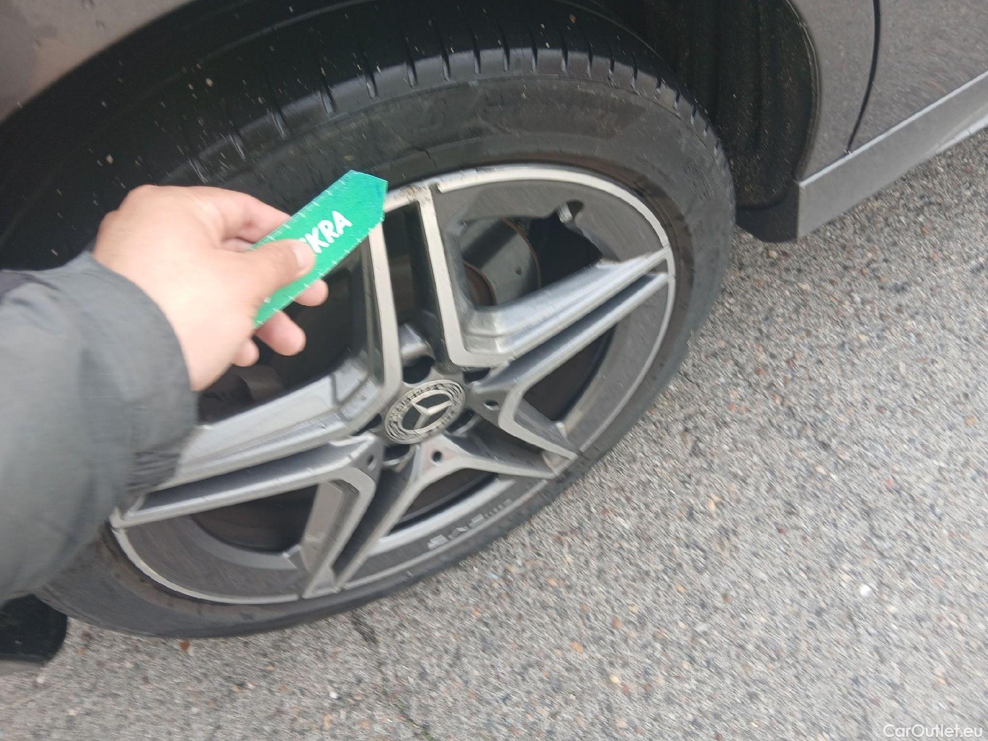  Mercedes  A-Klasse Clase A A 250 e (177.086)Premium-Pack 1.3 AMG Line 220CV AT8 E6d #24