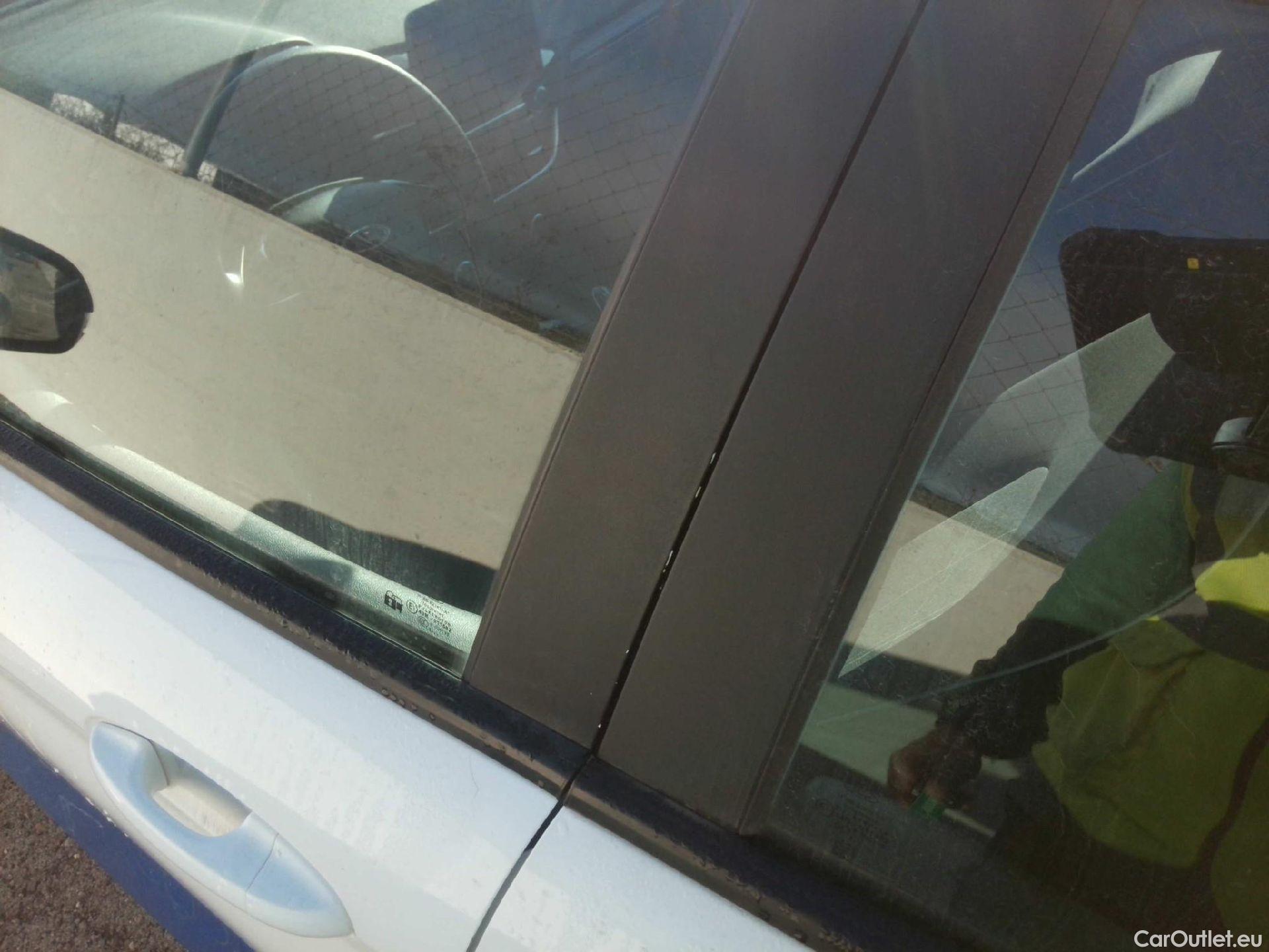  Ford  Fiesta FORD  / 2017 / 5P / berlina con portón 1.1 Ti-VCT 63kW Trend+ 5p #37