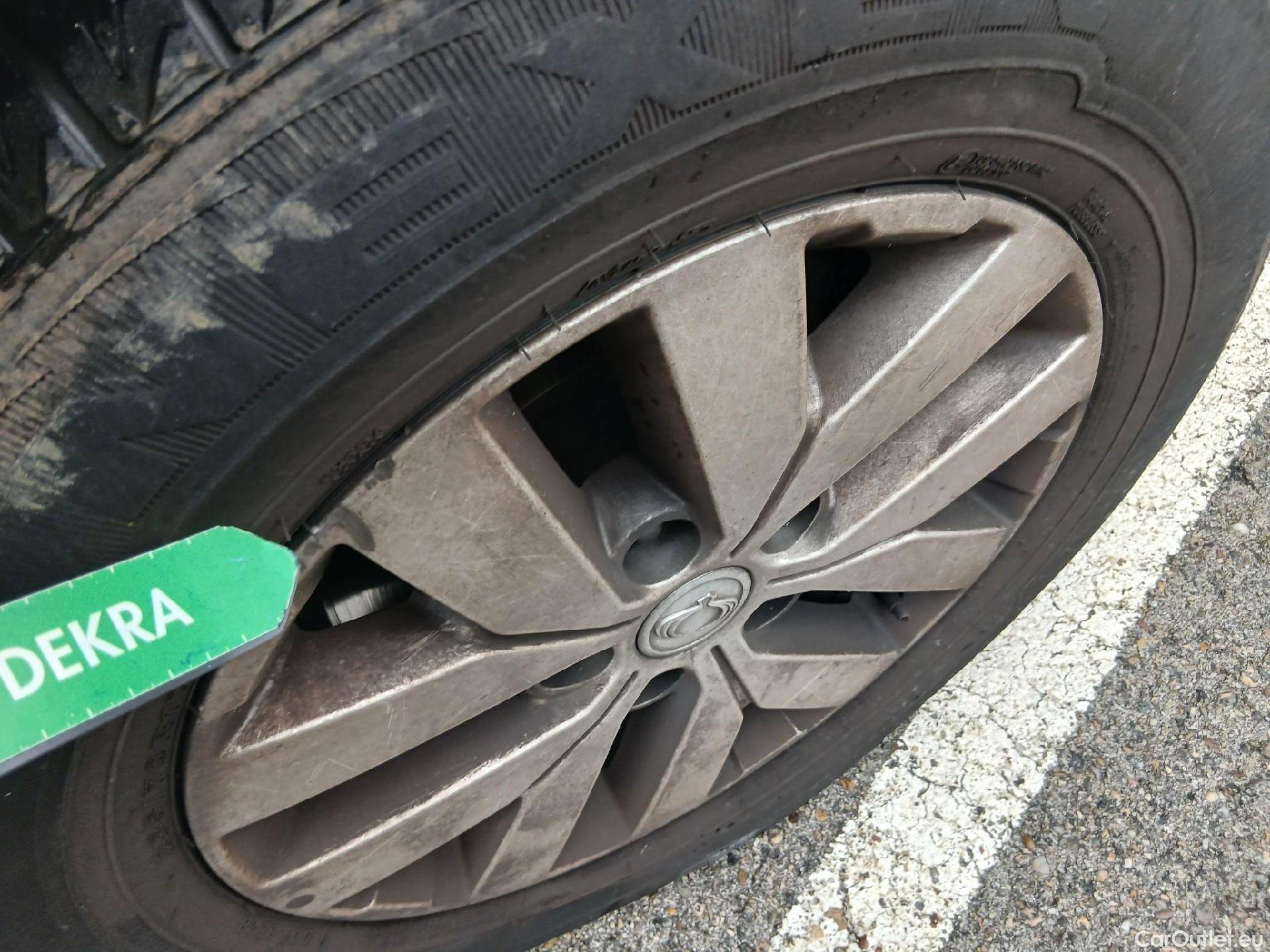  Land Rover  Discovery SSANGYONG Musso / 2022 / 4P / pickup doble cabina Sports D22DTR 4x4 Pro (AC) #2