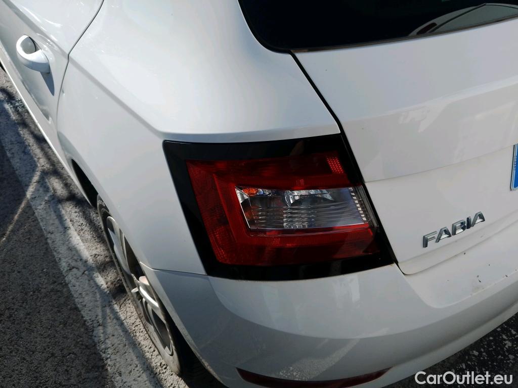  Skoda  Fabia SKODA  / 2018 / 5P / berlina con portón 1.0 TSI 81kW (110cv) Ambition Plus (CX) #3