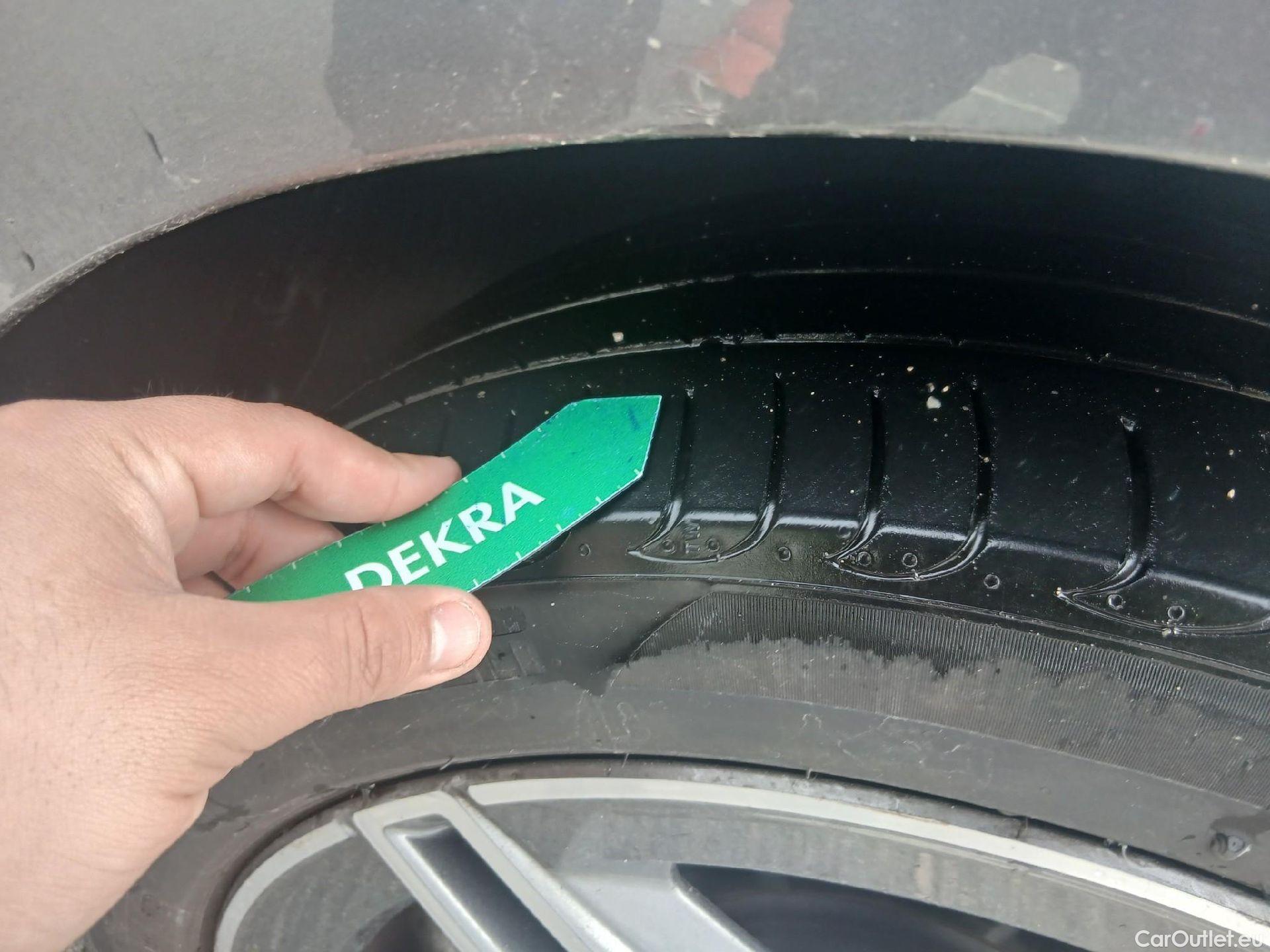  Mercedes  A-Klasse Clase A A 250 e (177.086)Premium-Pack 1.3 AMG Line 220CV AT8 E6d #28