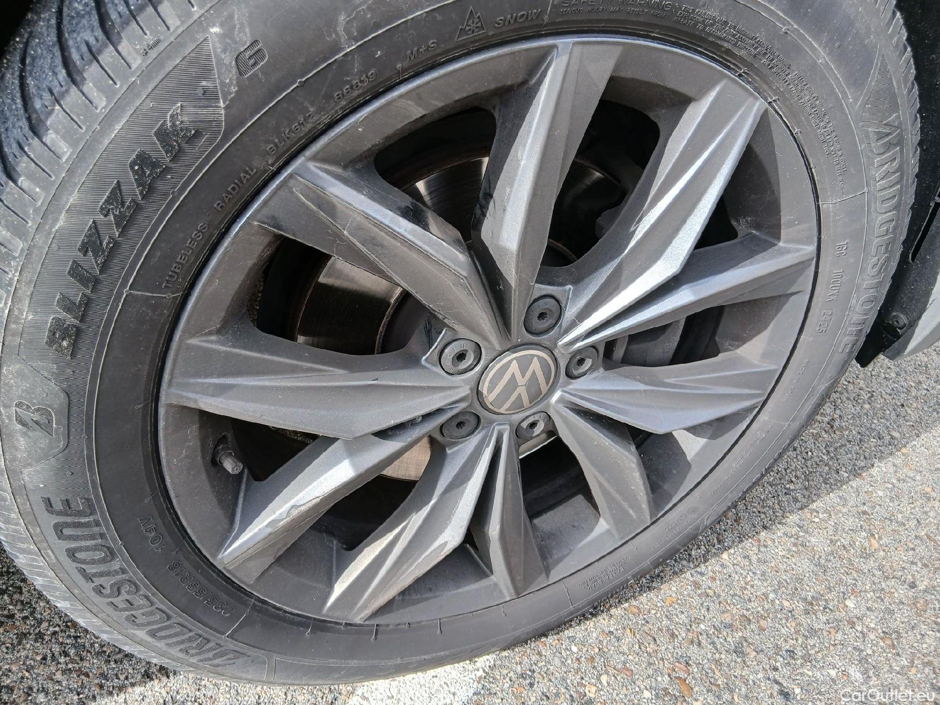  Volkswagen  Tiguan VOLKSWAGEN  Allspace / 2021 / 5P / todoterreno Life 2.0 TDI 110kW (150CV) DSG #44