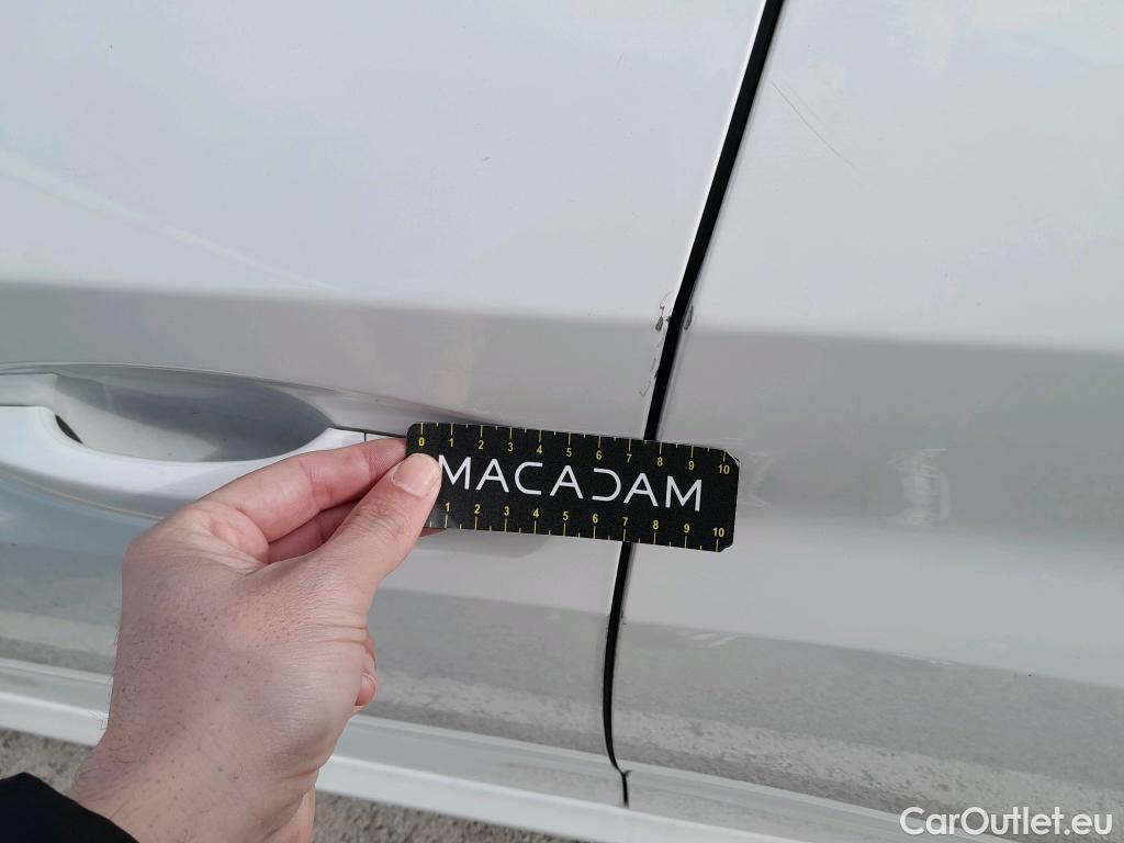  Peugeot  208 PEUGEOT  / 2019 / 5P / berlina con portón BlueHDi 73kW (100CV) Active Pack (AC) #4