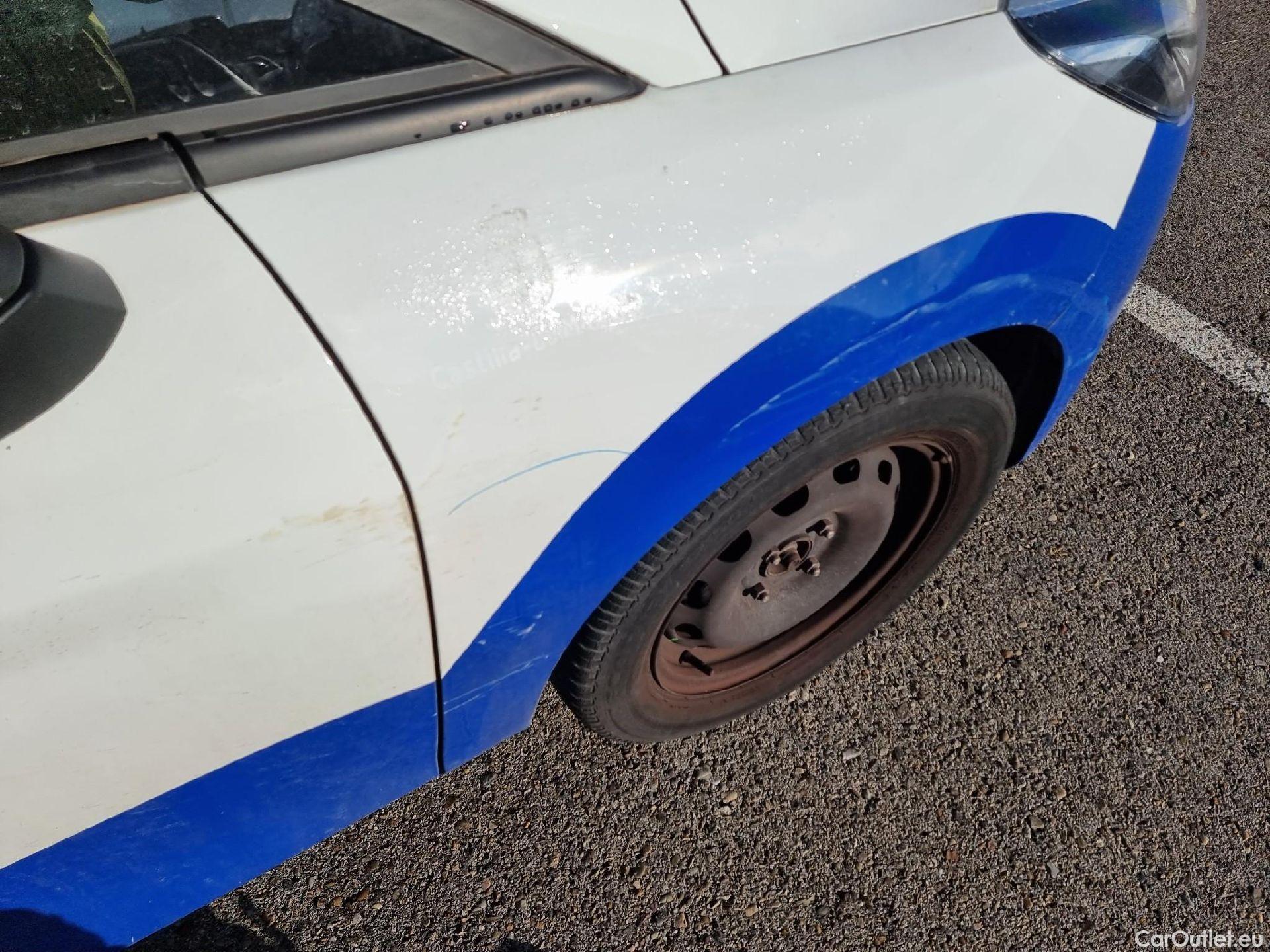  Ford  Fiesta FORD  / 2017 / 5P / berlina con portón 1.1 Ti-VCT 63kW Trend+ 5p #29