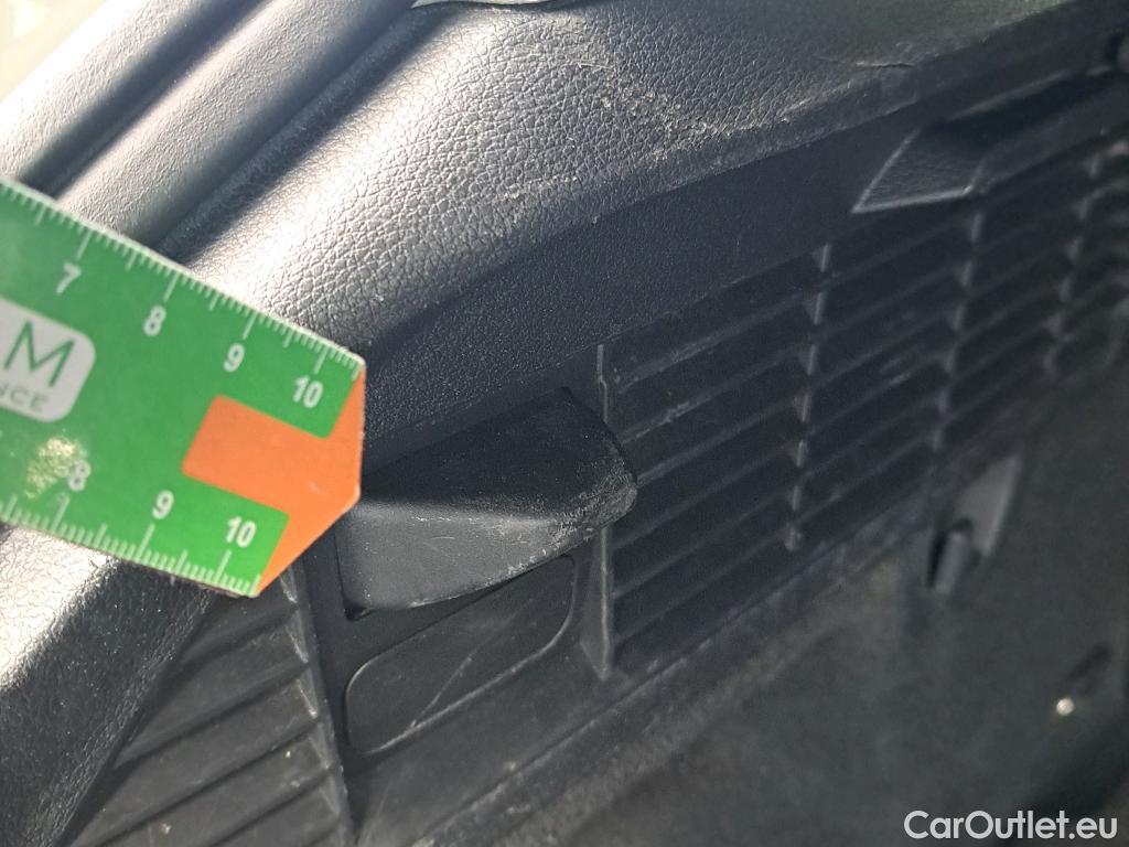  Audi  Q2 AUDI  / 2016 / 5P / todoterreno Design 30 TFSI 85kW (116CV) #38