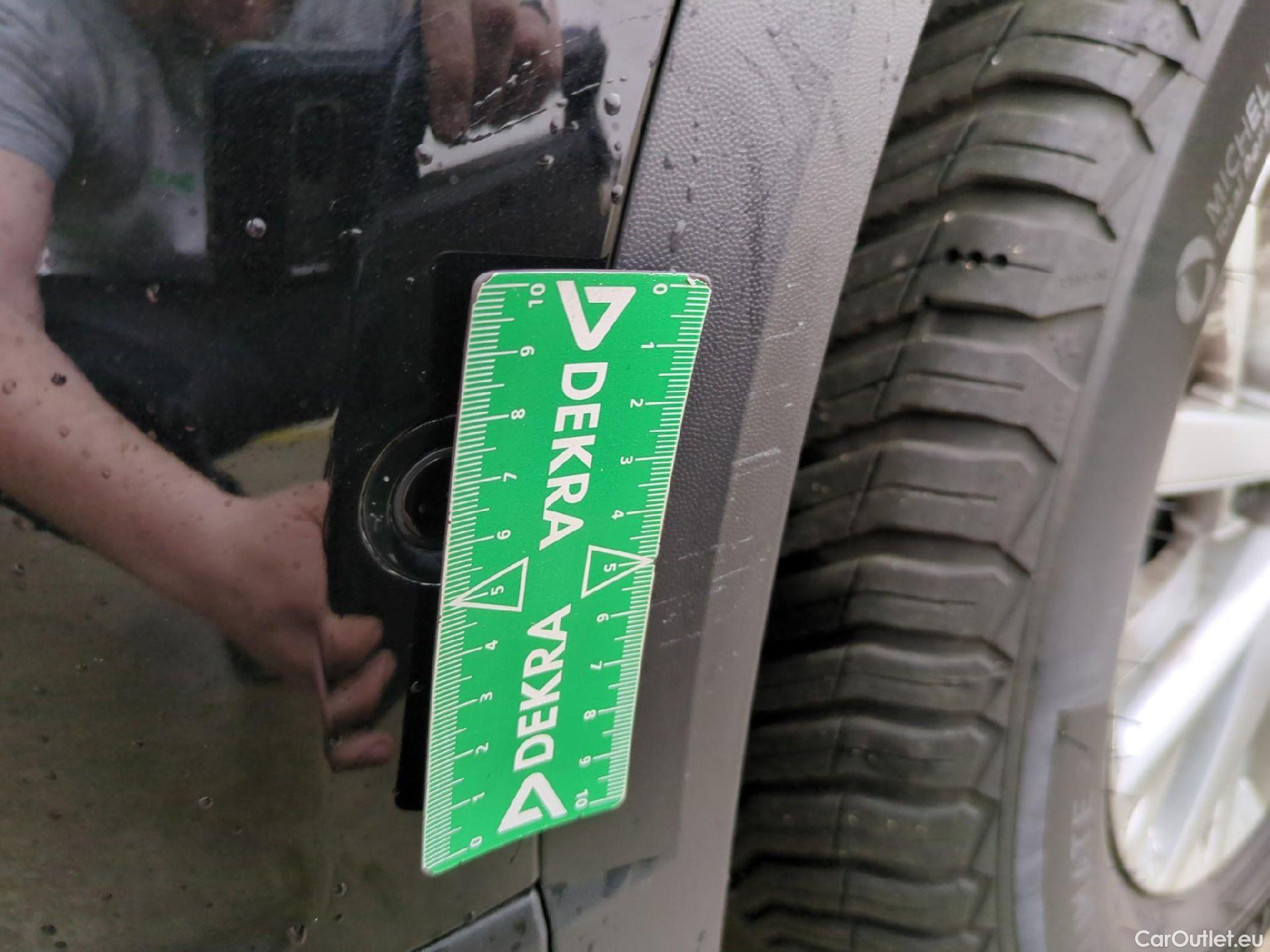  Volkswagen  T-ROC  Life 1.0 TSI 110CV BVM6 E6d #9