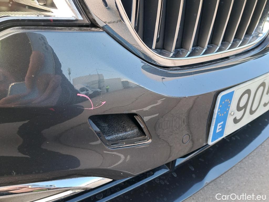  Bmw  Serie 5 BMW  / 2016 / 4P / sedán 540iA #56