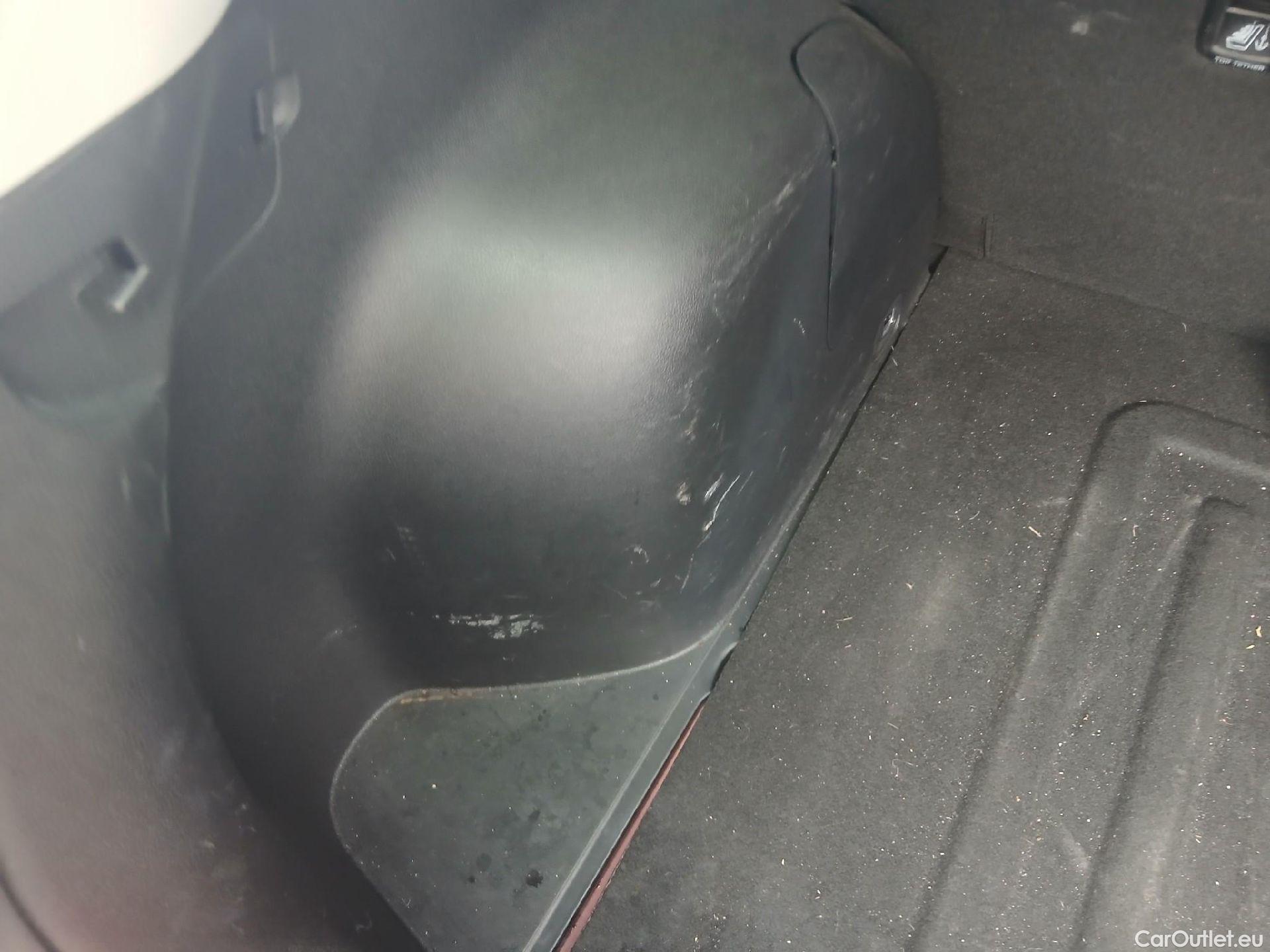  KIA  Niro KIA  / 2019 / 5P / crossover 1.6 GDi HEV 104kW (141CV) Drive #13