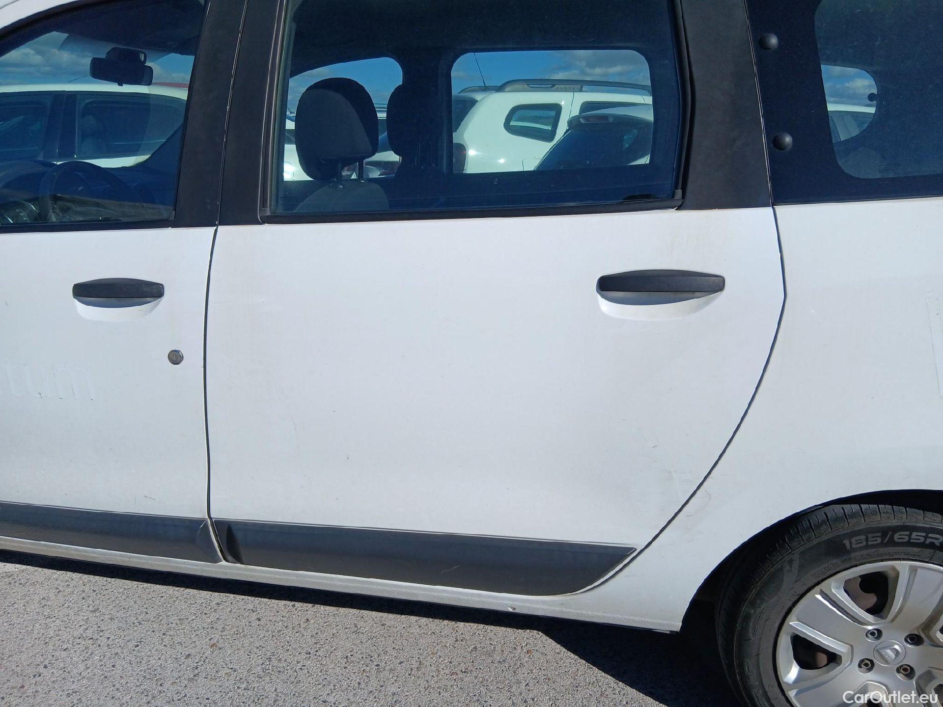  Dacia  Lodgy DACIA  / 2012 / 5P / monovolumen compacto Comfort Blue dCi 70kW (95CV) 7Pl - 18 #14