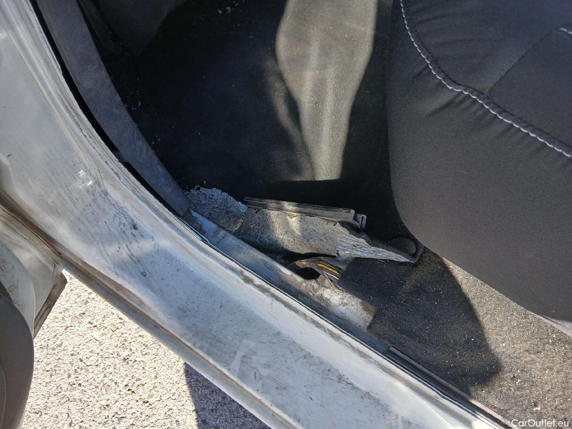  Dacia  Lodgy DACIA  / 2012 / 5P / monovolumen compacto Comfort Blue dCi 70kW (95CV) 7Pl - 18 #15