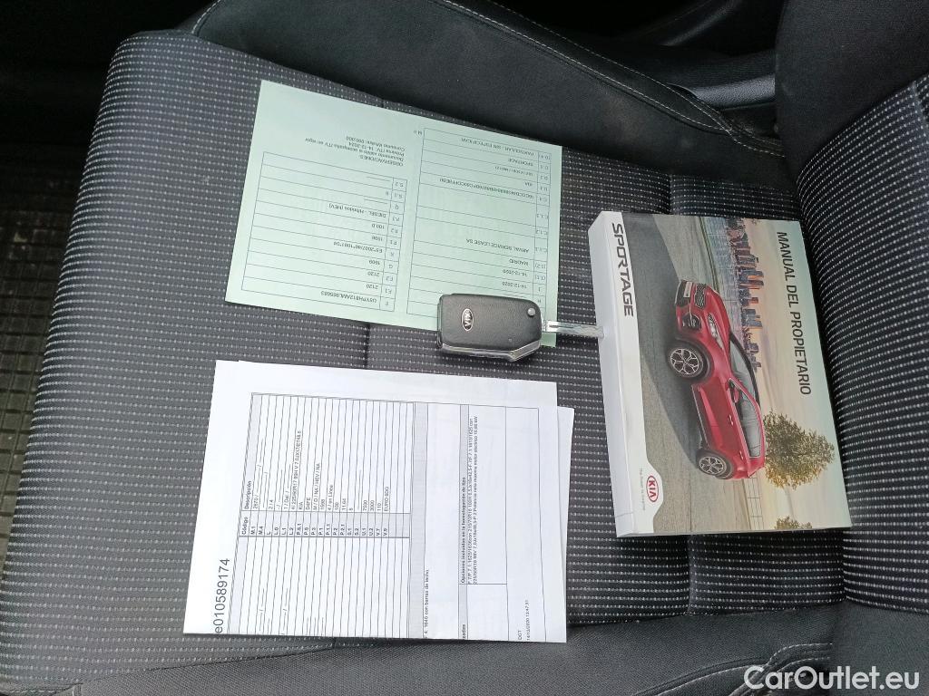  KIA  Sportage KIA  1.6MHEV Drive 100kW(136CV) 4x2(Crist Tintados)(CX) #1
