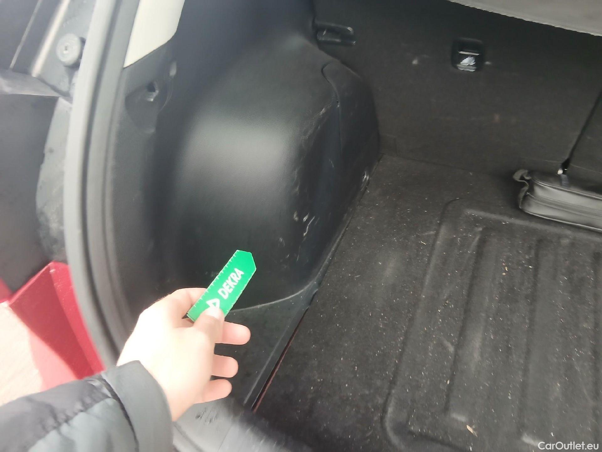  KIA  Niro KIA  / 2019 / 5P / crossover 1.6 GDi HEV 104kW (141CV) Drive #14