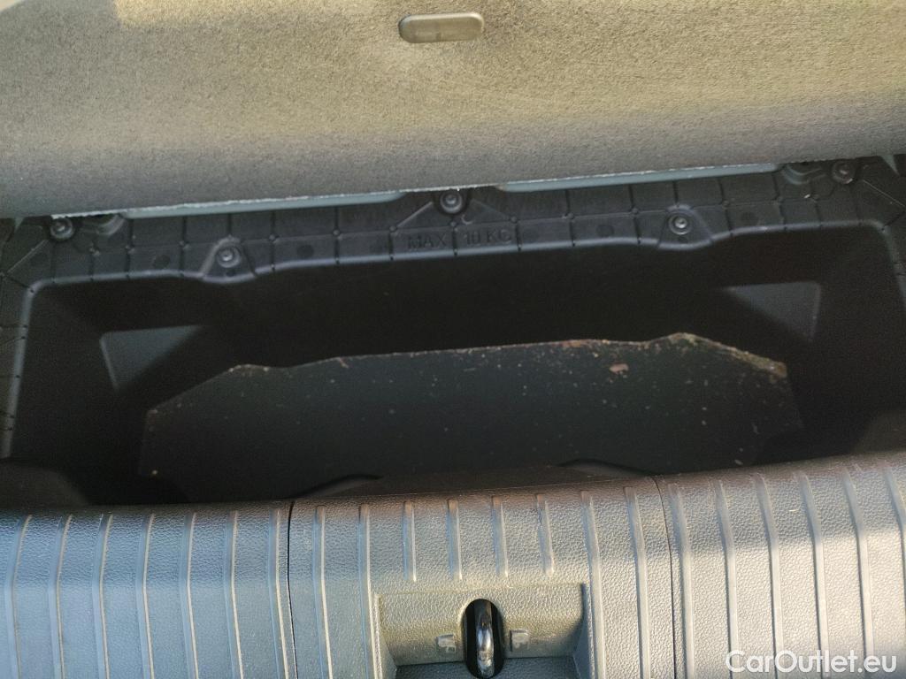  Renault  Megane-e RENAULT Megane E-Tech / 2022 / 5P / berlina con portón equilibre EV40 96kW (130CV) standard ch. #4