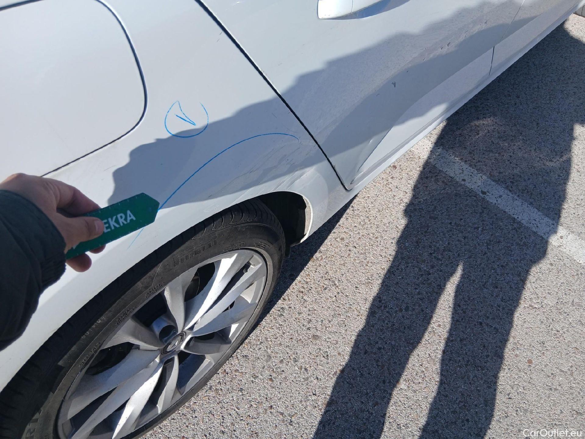  Renault  Megane RENAULT Mégane / 2015 / 5P / familiar Sp. Tourer Zen En. dCi 81kW (110CV) #31