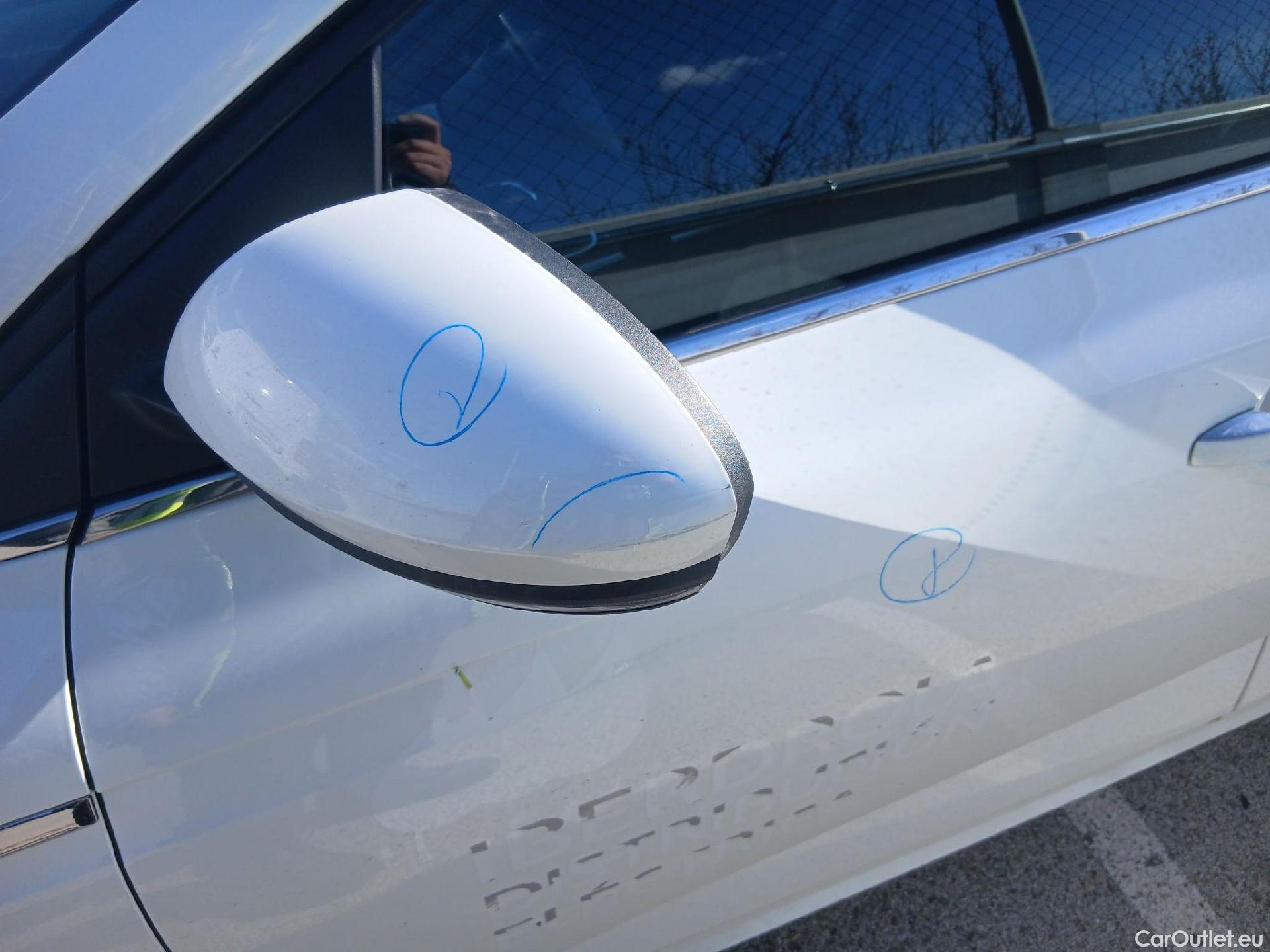  Renault  Megane RENAULT Mégane / 2015 / 5P / familiar Sp. Tourer Zen En. dCi 81kW (110CV) #19