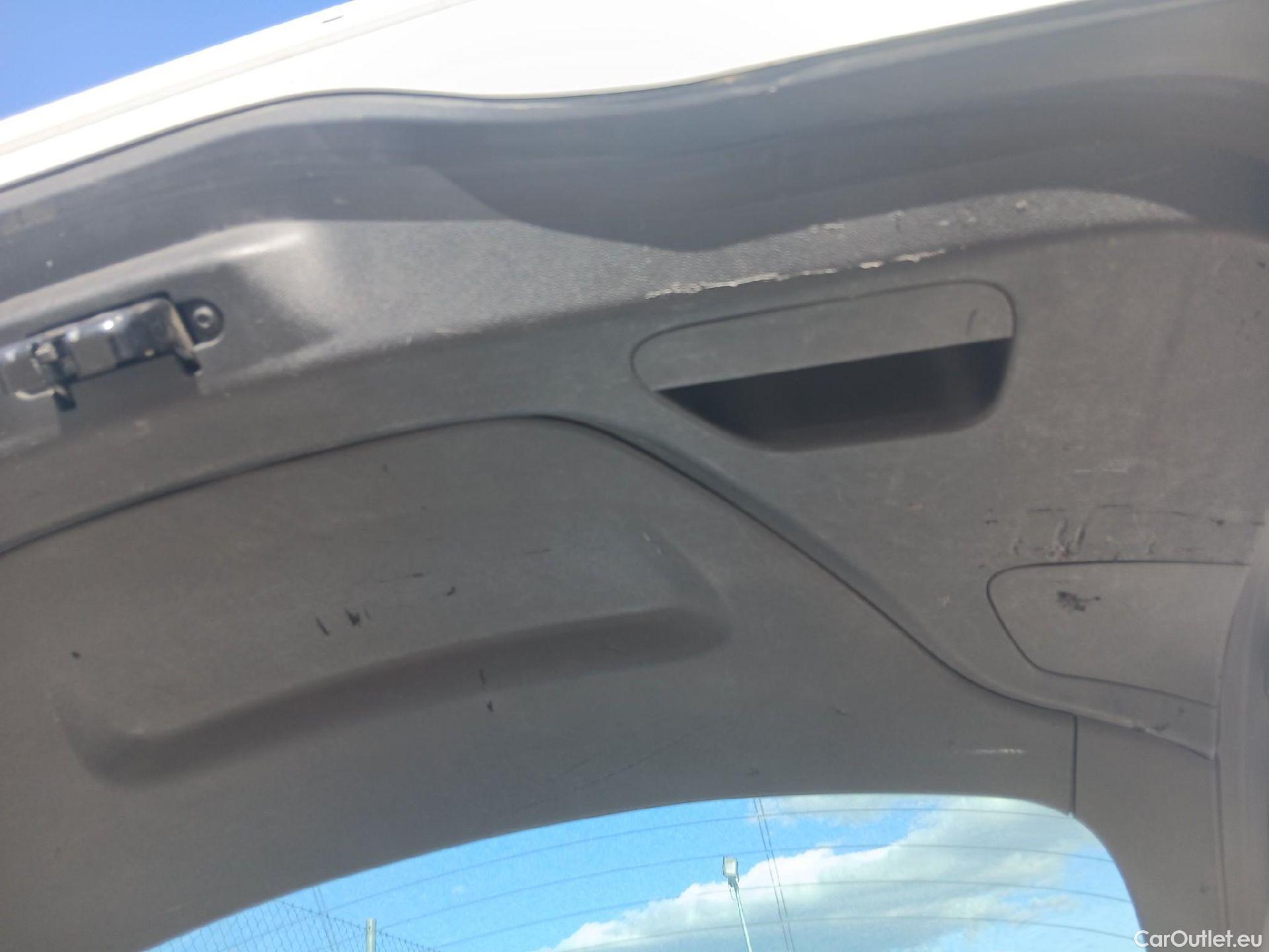  Renault  Megane RENAULT Mégane / 2015 / 5P / familiar Sp. Tourer Zen En. dCi 81kW (110CV) #6