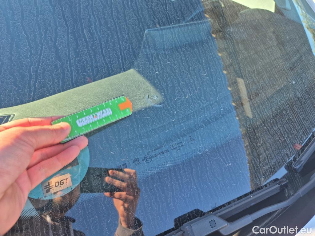  Peugeot  2008 PEUGEOT  / 2019 / 5P / todoterreno Allure BlueHDI 81kW (110CV) #2