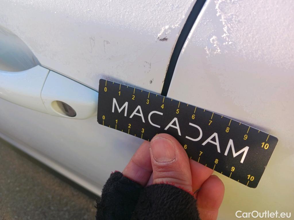  Peugeot  2008 PEUGEOT  / 2019 / 5P / todoterreno Active Pack BlueHDI 81kW (110CV) #21