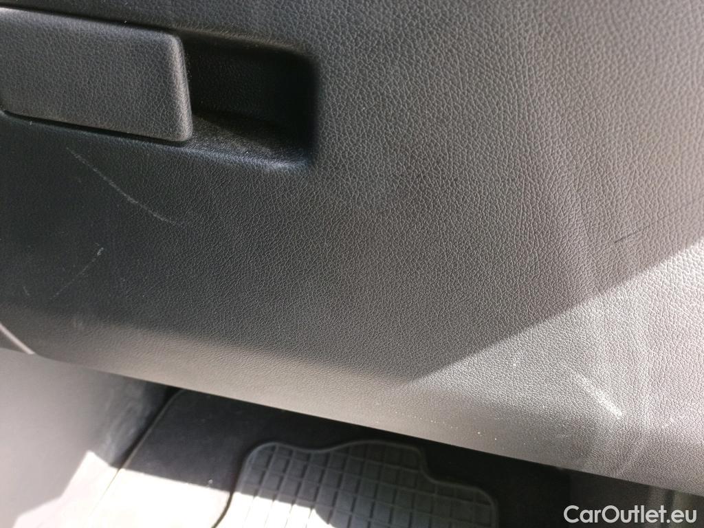  KIA  Sportage KIA  1.6MHEV Drive 100kW(136CV) 4x2(Crist Tintados)(CX) #32