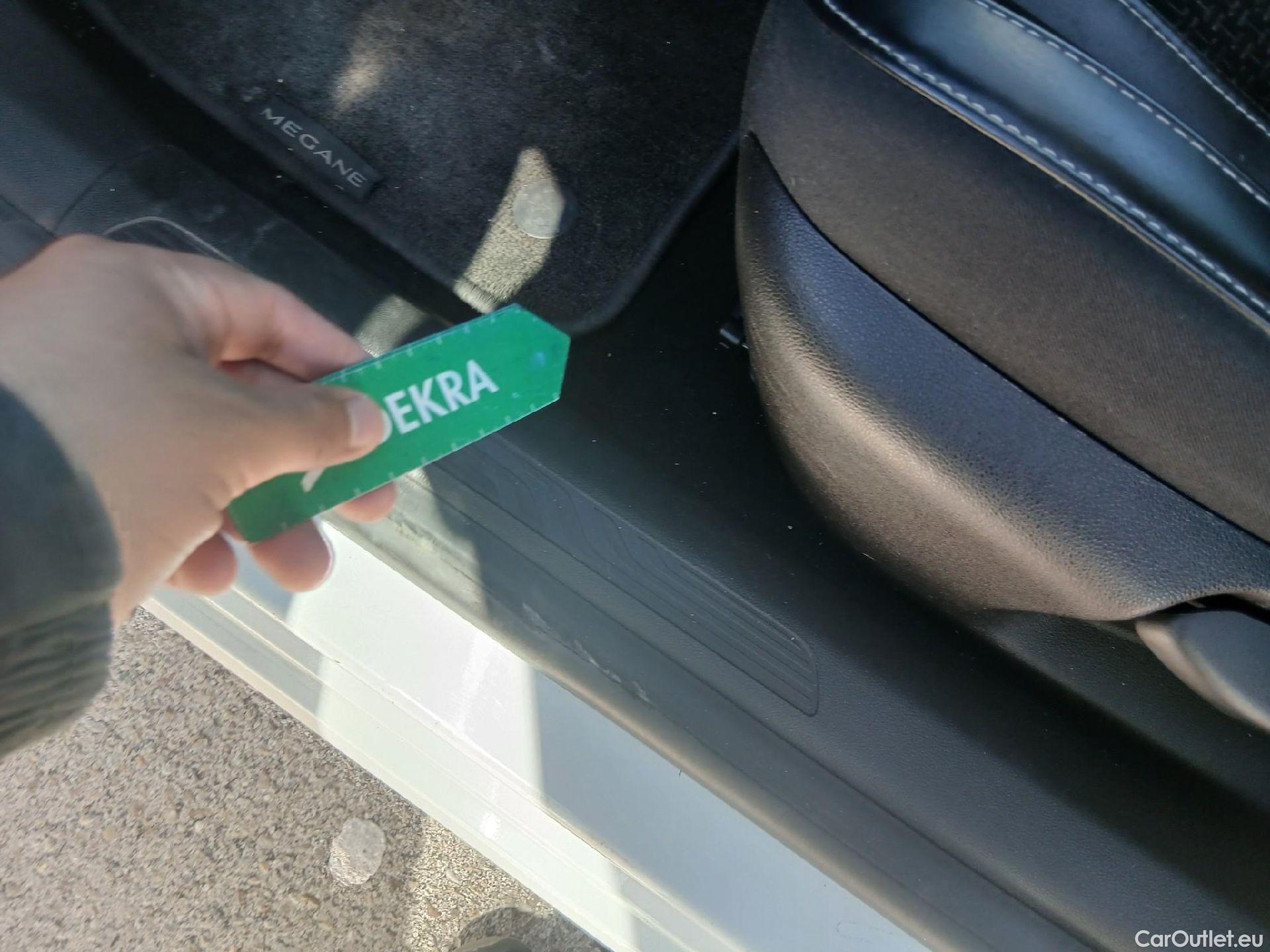  Renault  Megane RENAULT Mégane / 2015 / 5P / familiar Sp. Tourer Zen En. dCi 81kW (110CV) #7