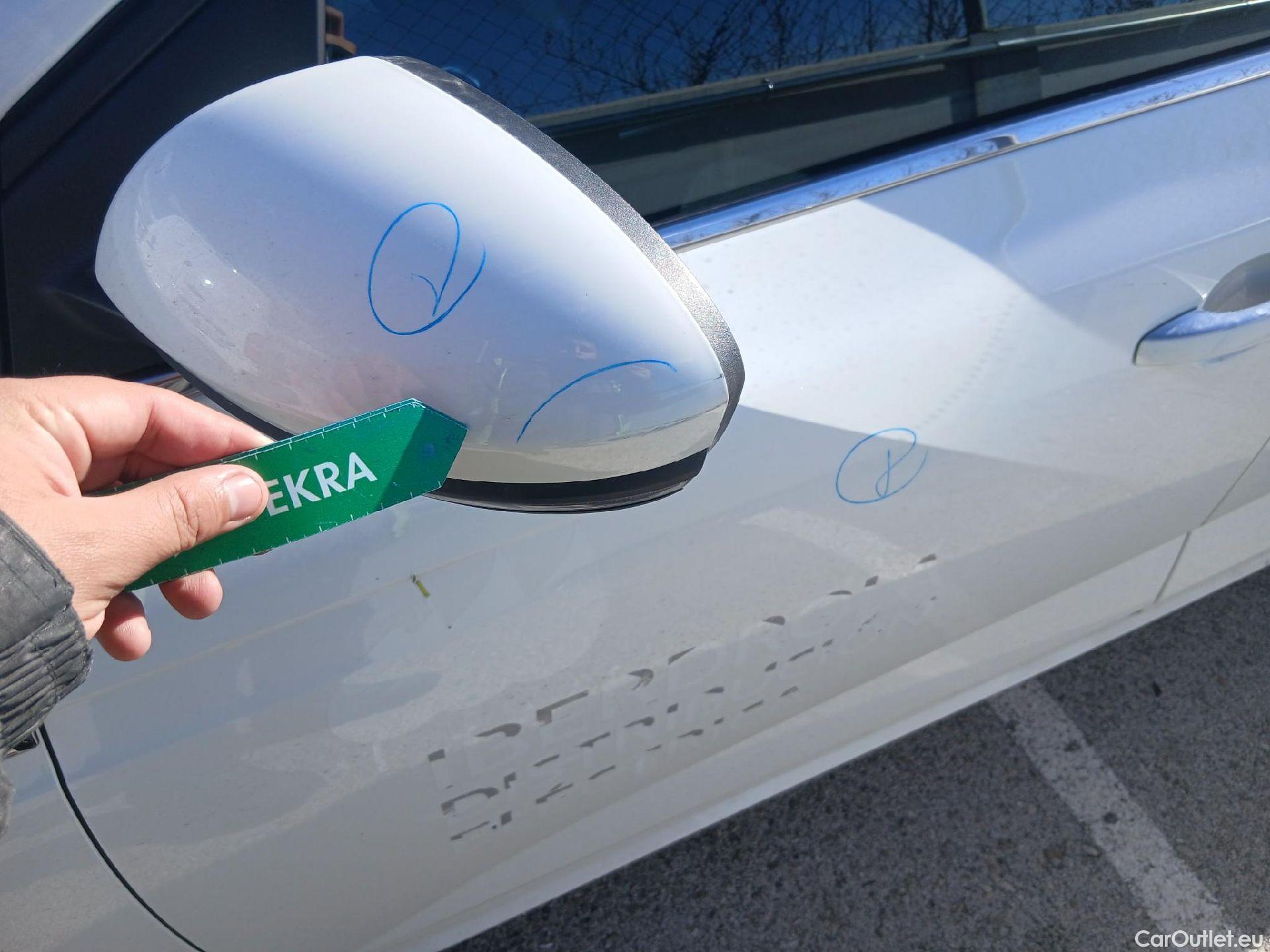  Renault  Megane RENAULT Mégane / 2015 / 5P / familiar Sp. Tourer Zen En. dCi 81kW (110CV) #20