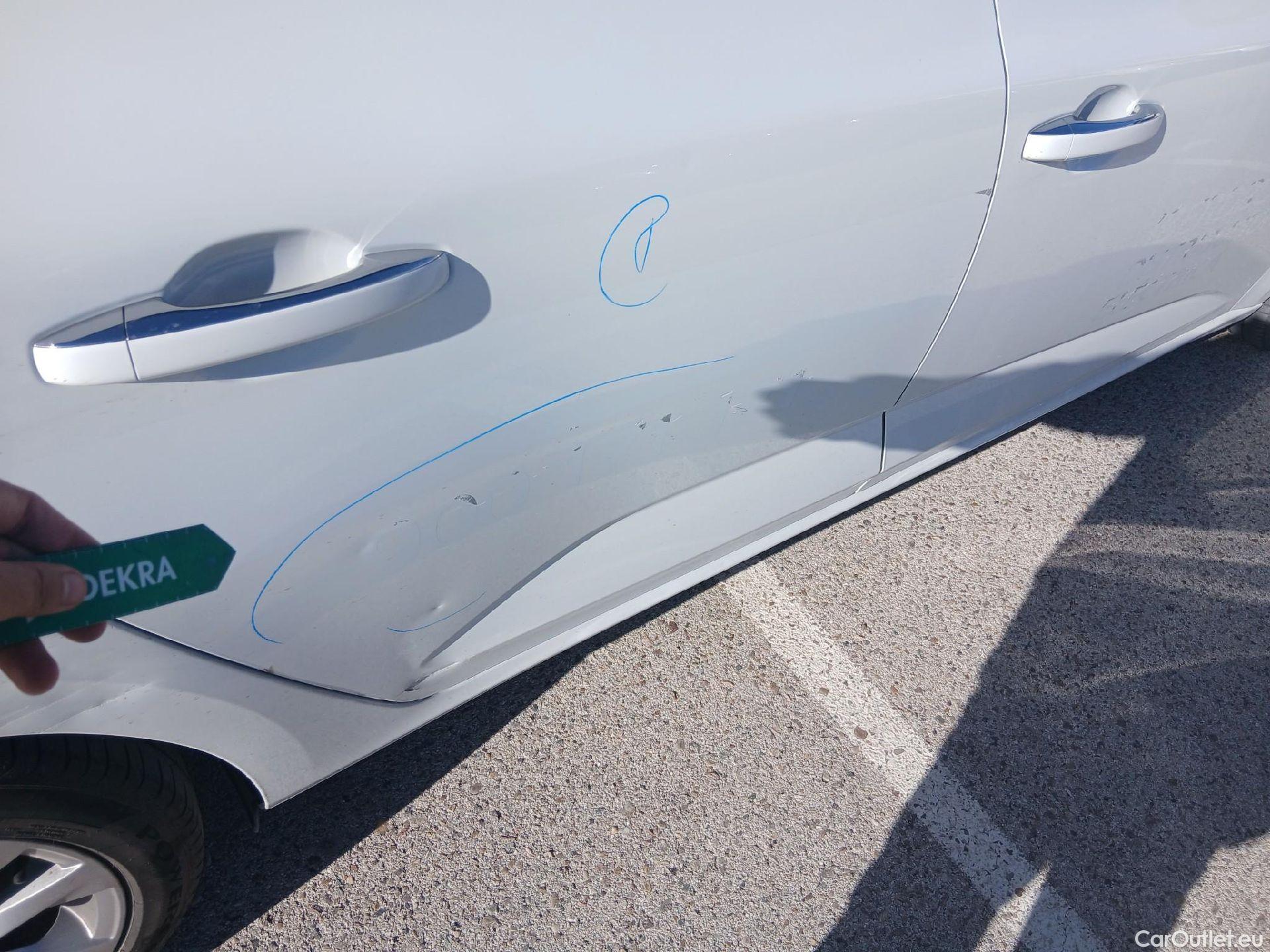  Renault  Megane RENAULT Mégane / 2015 / 5P / familiar Sp. Tourer Zen En. dCi 81kW (110CV) #33