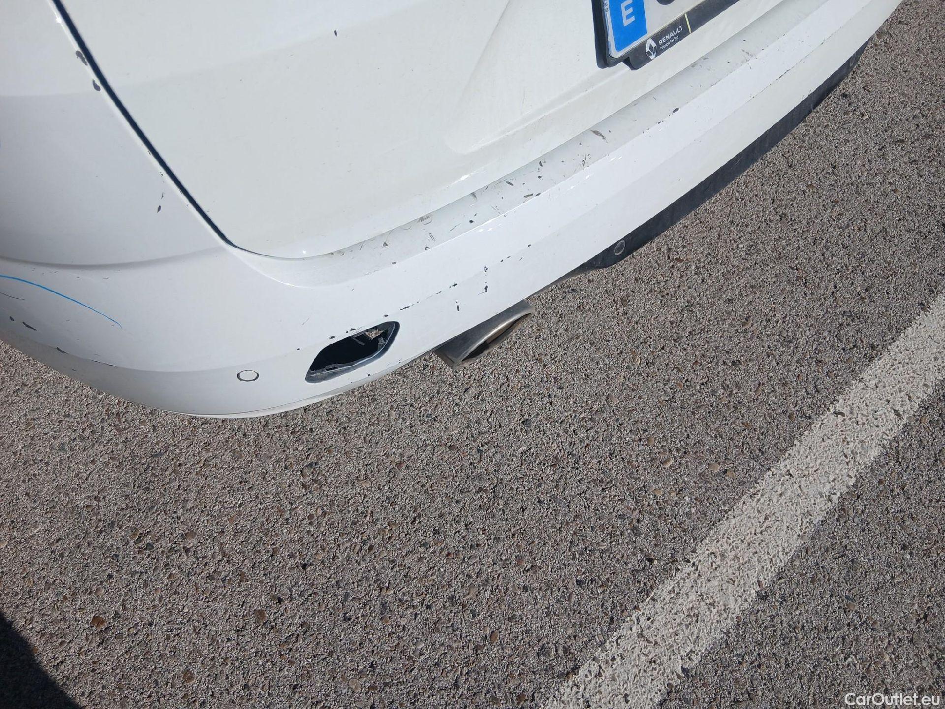  Renault  Megane RENAULT Mégane / 2015 / 5P / familiar Sp. Tourer Zen En. dCi 81kW (110CV) #28