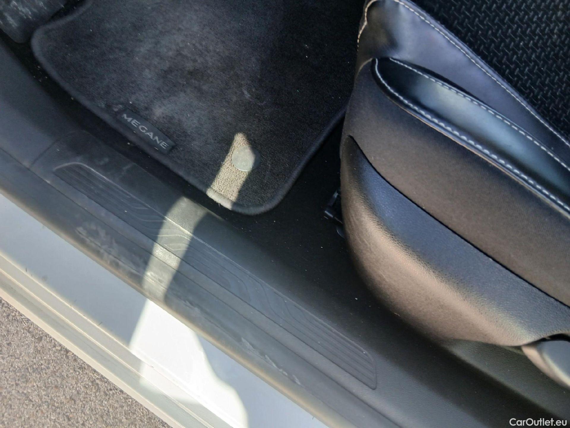  Renault  Megane RENAULT Mégane / 2015 / 5P / familiar Sp. Tourer Zen En. dCi 81kW (110CV) #8