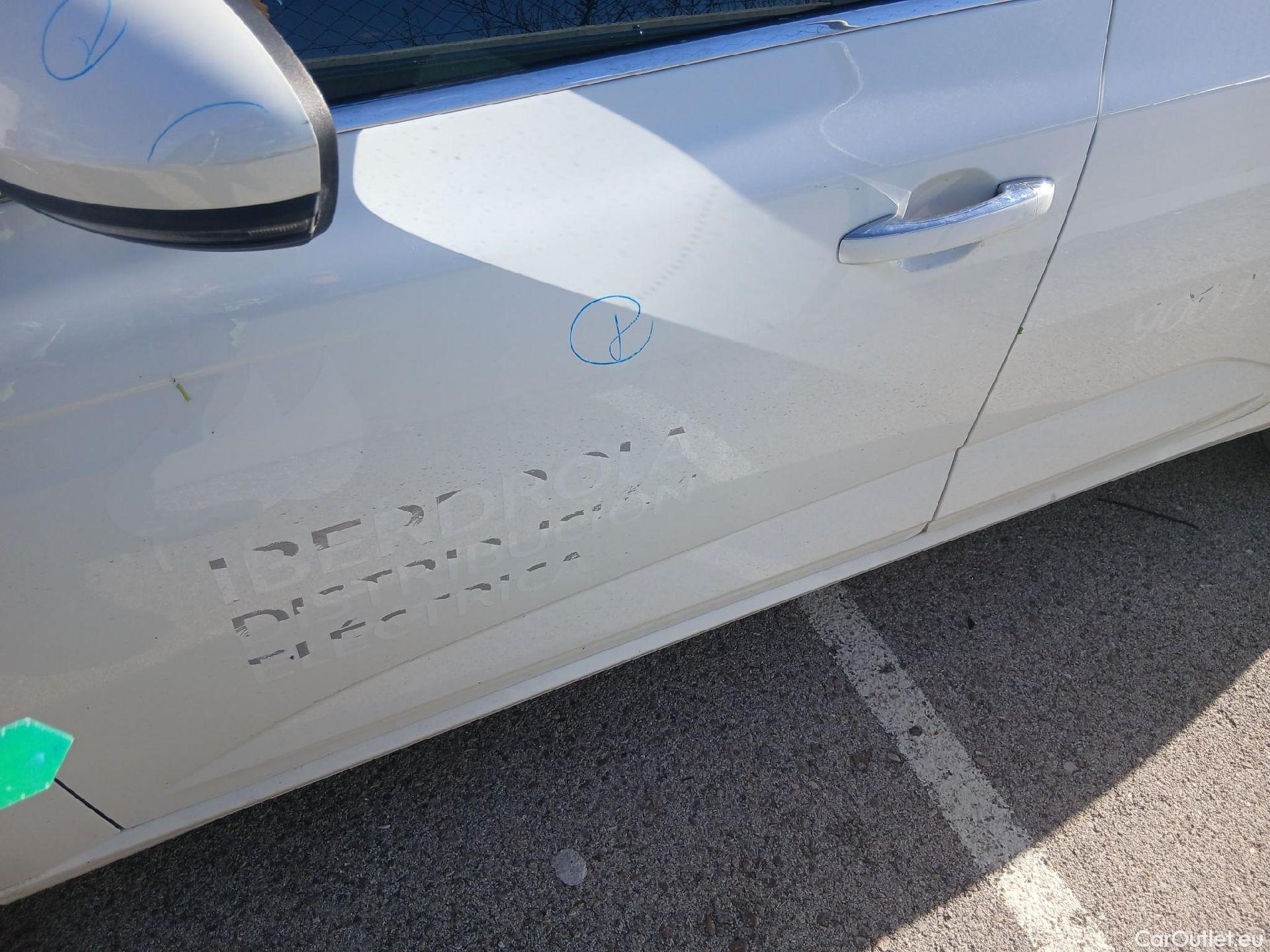  Renault  Megane RENAULT Mégane / 2015 / 5P / familiar Sp. Tourer Zen En. dCi 81kW (110CV) #22