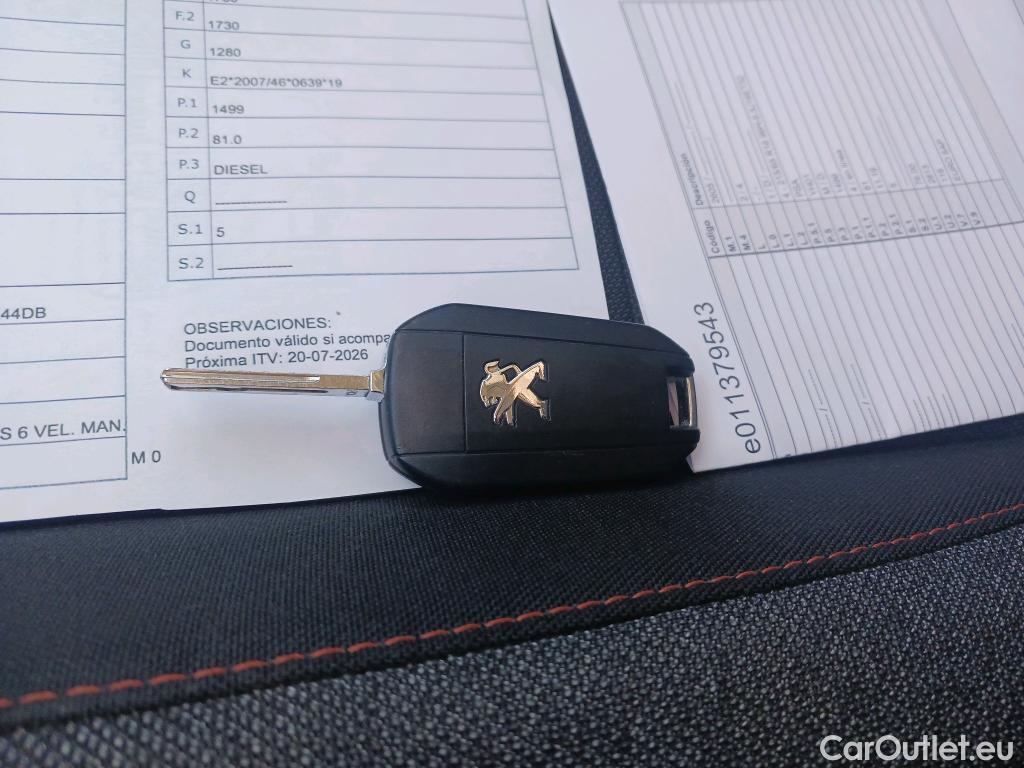  Peugeot  2008 PEUGEOT  / 2019 / 5P / todoterreno Active Pack BlueHDI 81kW (110CV) #2