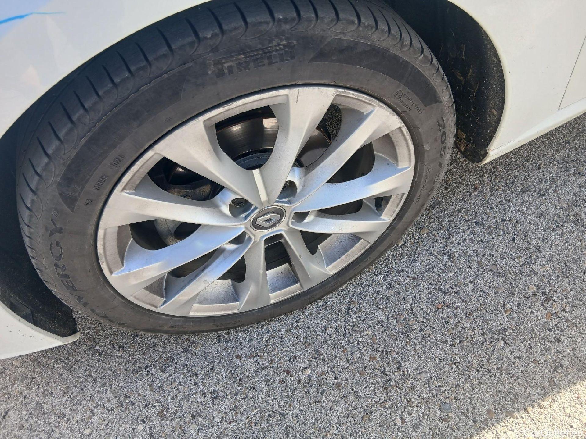  Renault  Megane RENAULT Mégane / 2015 / 5P / familiar Sp. Tourer Zen En. dCi 81kW (110CV) #17