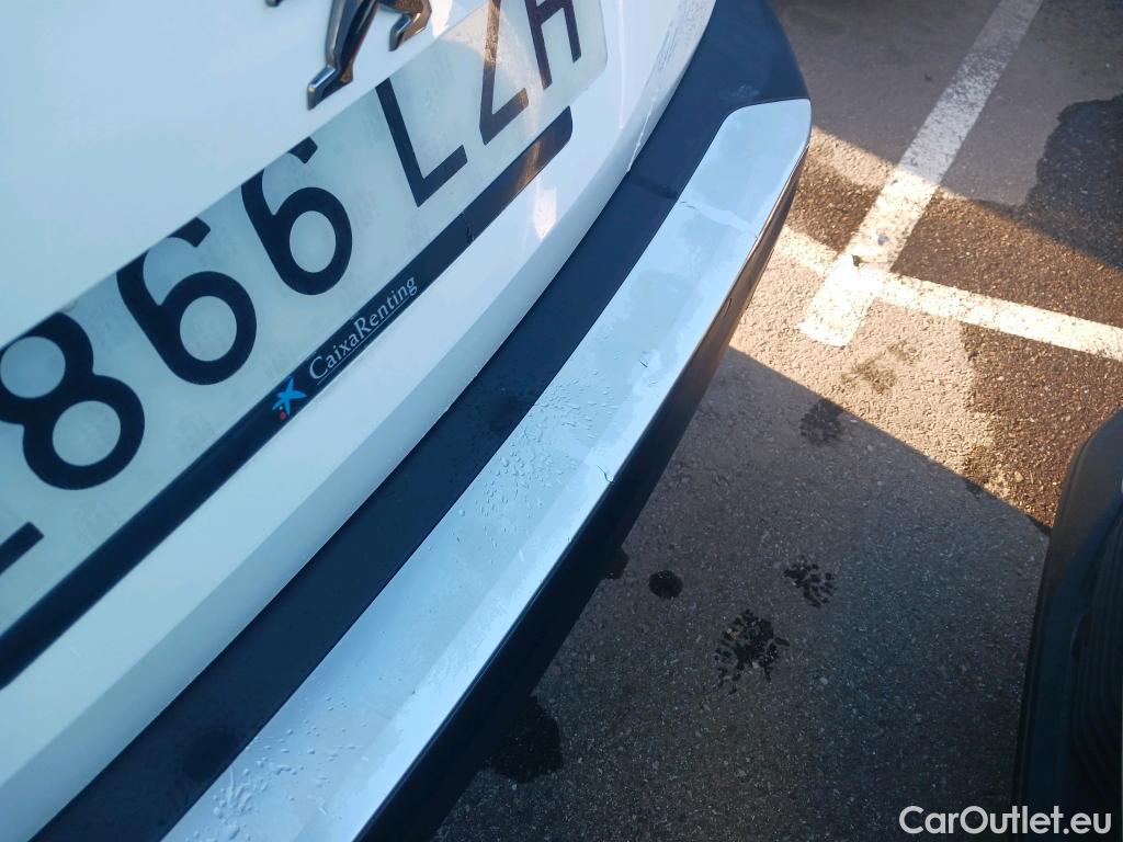  Peugeot  2008 PEUGEOT  / 2019 / 5P / todoterreno Active Pack BlueHDI 81kW (110CV) #28