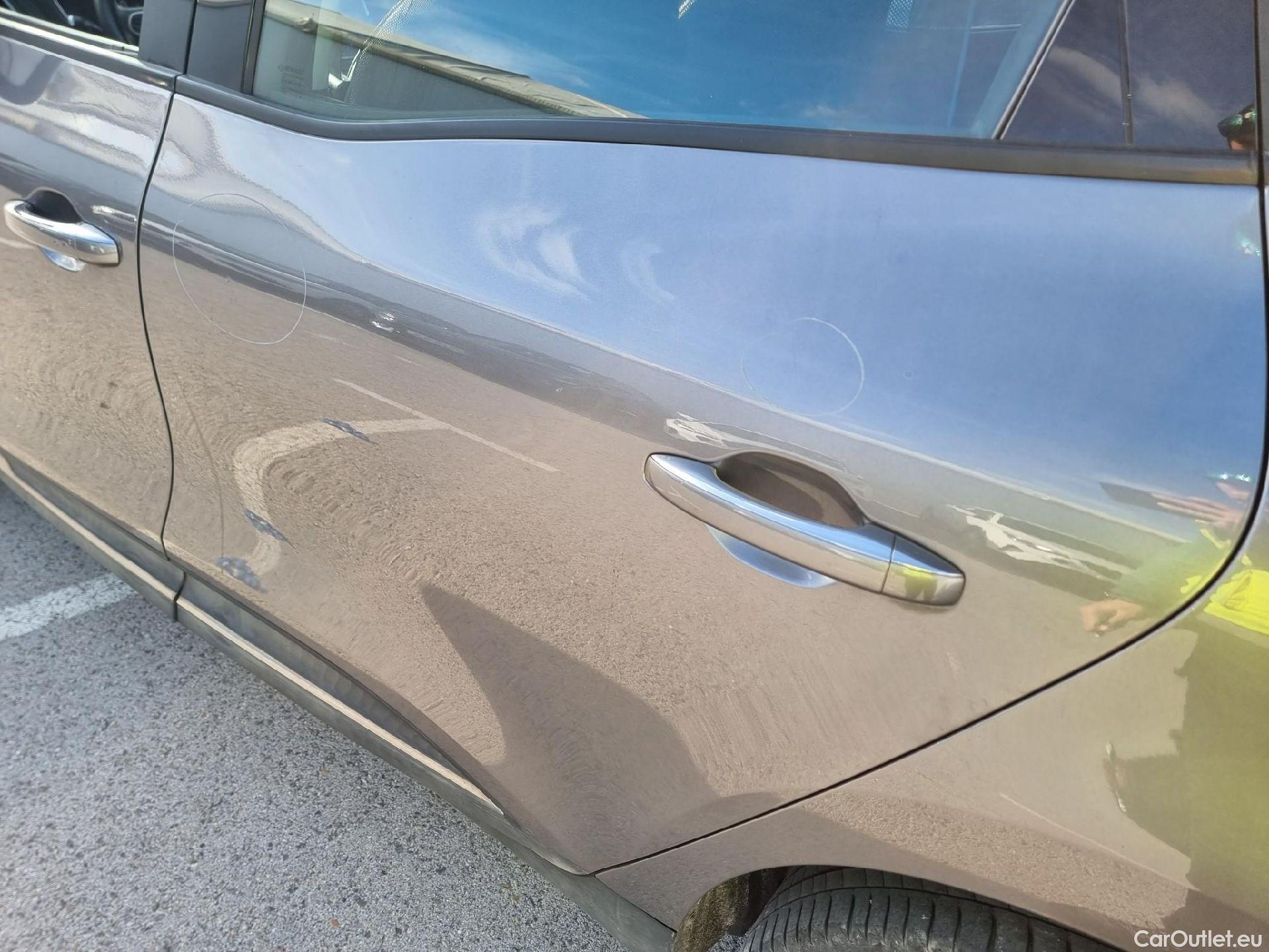  Renault  Scenic RENAULT Scénic / 2016 / 5P / monovolumen compacto Zen Energy dCi 96kW (130CV) #19