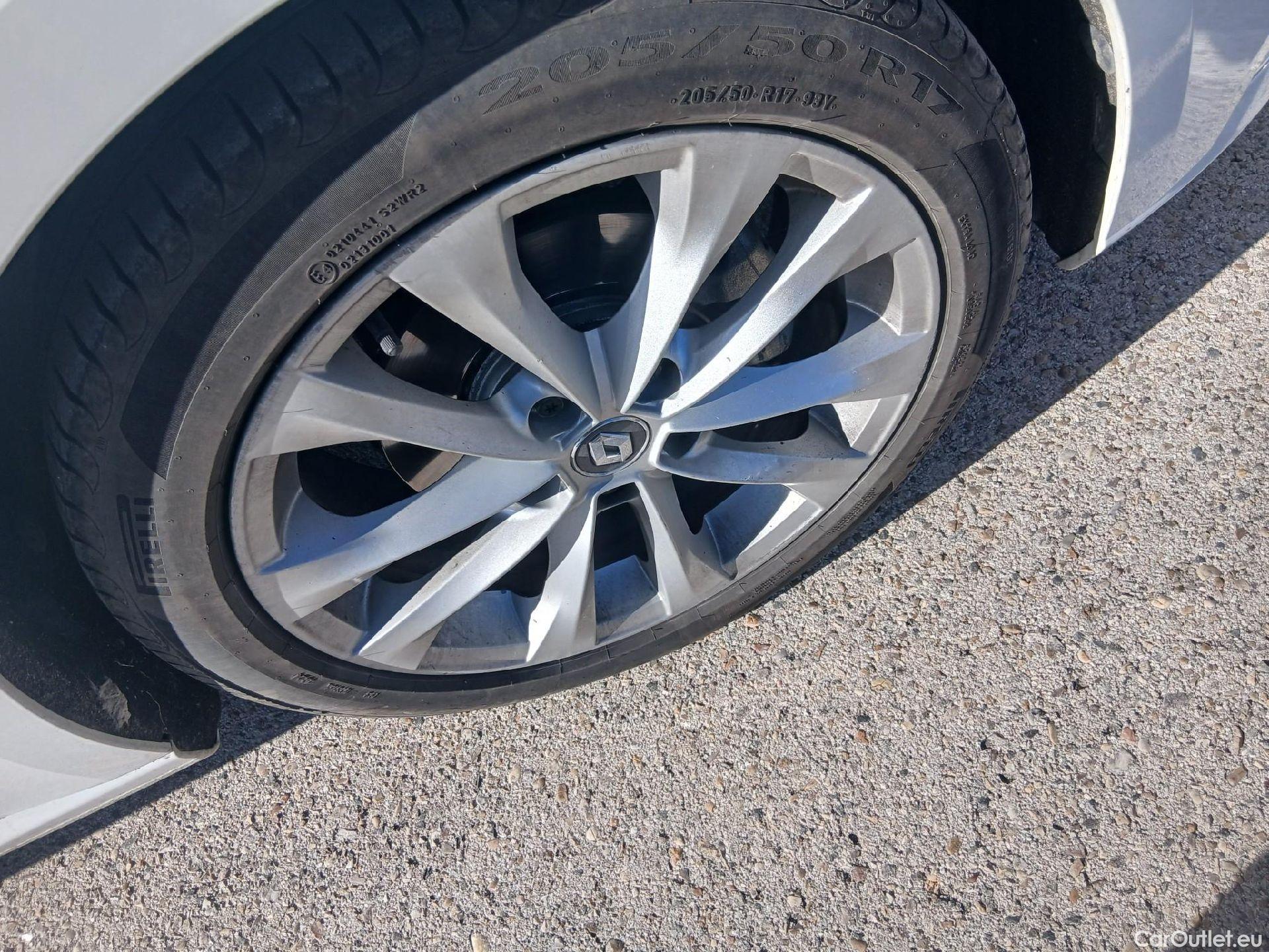  Renault  Megane RENAULT Mégane / 2015 / 5P / familiar Sp. Tourer Zen En. dCi 81kW (110CV) #39