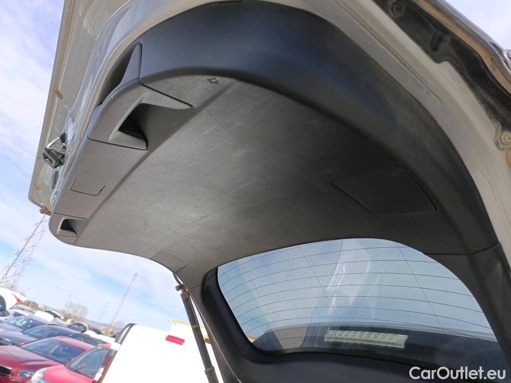  Toyota  RAV4 TOYOTA  / 2018 / 5P / todoterreno 2.5l 220H Advance 4WD #16