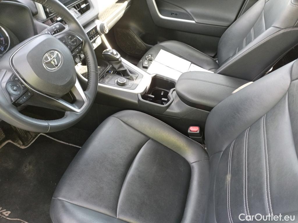  Toyota  RAV4 TOYOTA  / 2018 / 5P / todoterreno 2.5l 220H Advance 4WD #27
