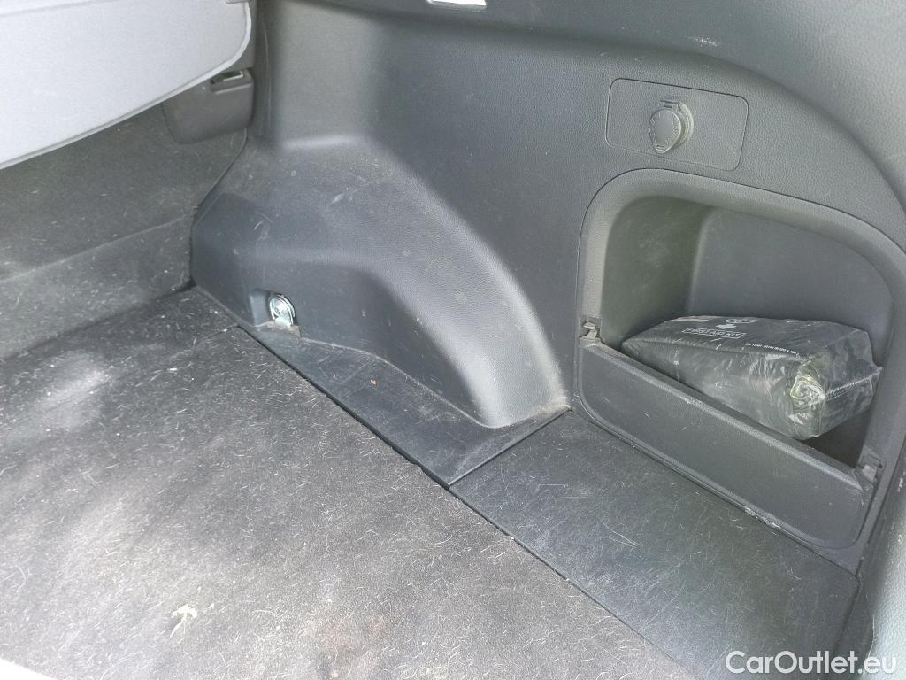  Toyota  RAV4 TOYOTA  / 2018 / 5P / todoterreno 2.5l 220H Advance 4WD #20