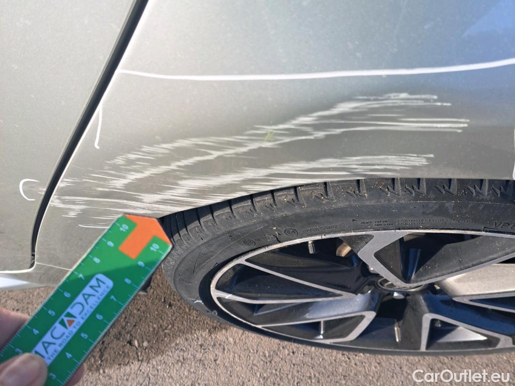  Toyota  Corolla TOYOTA  / 2019 / 5P / familiar 2.0 180H FEEL! E-CVT TOURING SPORT #4