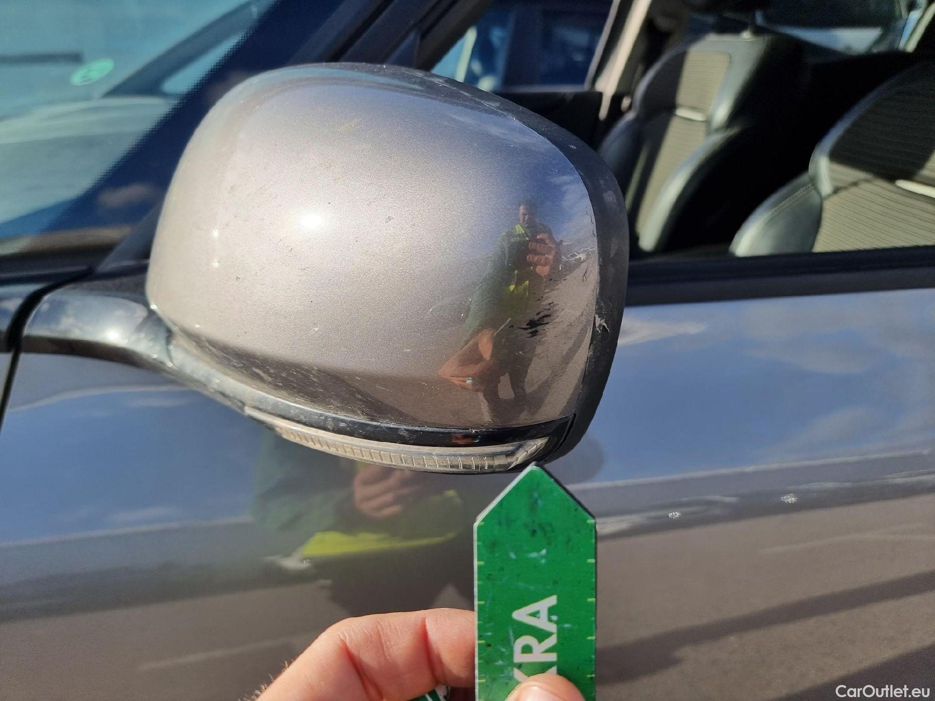  Renault  Scenic RENAULT Scénic / 2016 / 5P / monovolumen compacto Zen Energy dCi 96kW (130CV) #17