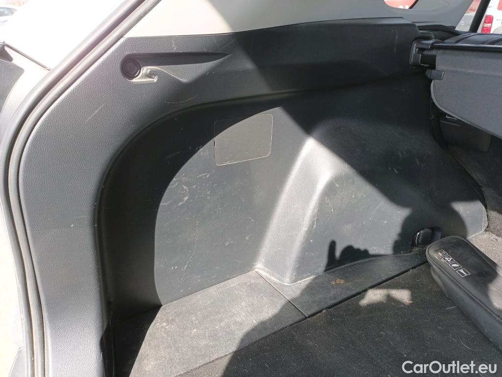  Toyota  RAV4 TOYOTA  / 2018 / 5P / todoterreno 2.5l 220H Advance 4WD #18