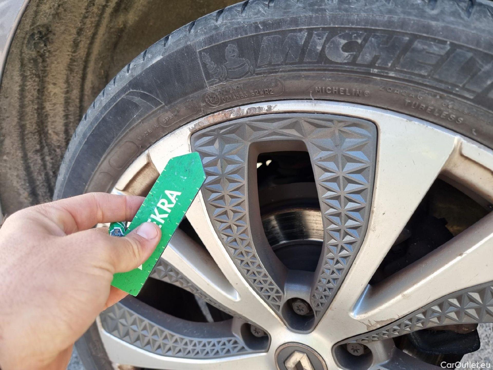  Renault  Scenic RENAULT Scénic / 2016 / 5P / monovolumen compacto Zen Energy dCi 96kW (130CV) #24