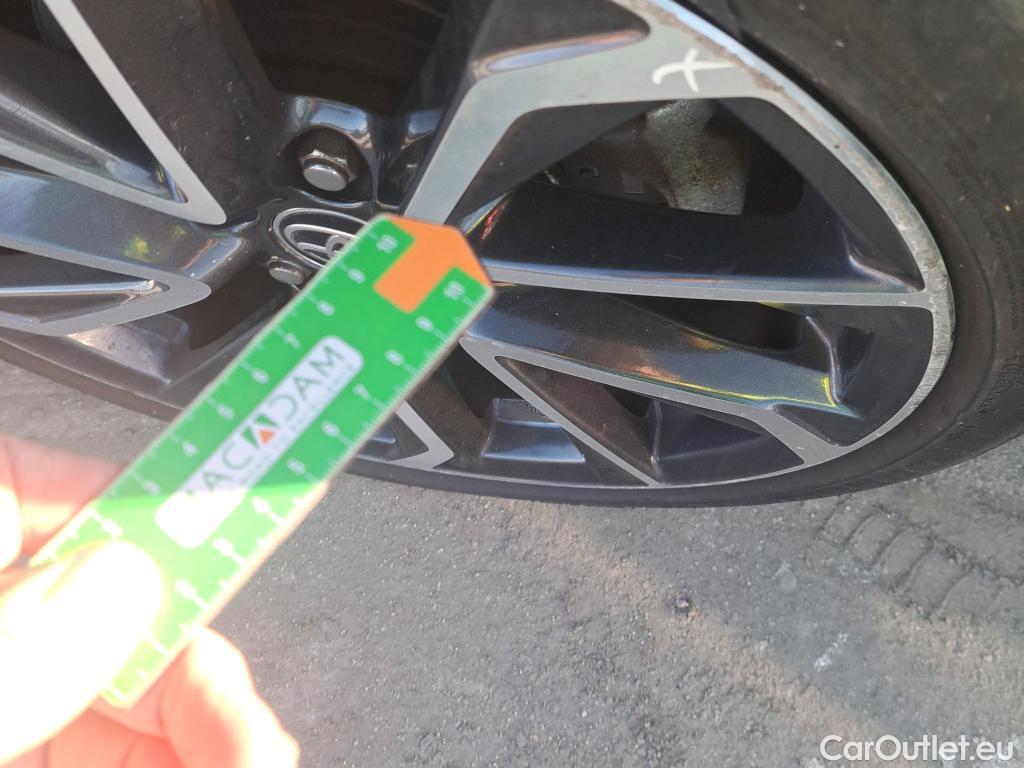  Toyota  Corolla TOYOTA  / 2019 / 5P / familiar 2.0 180H FEEL! E-CVT TOURING SPORT #17