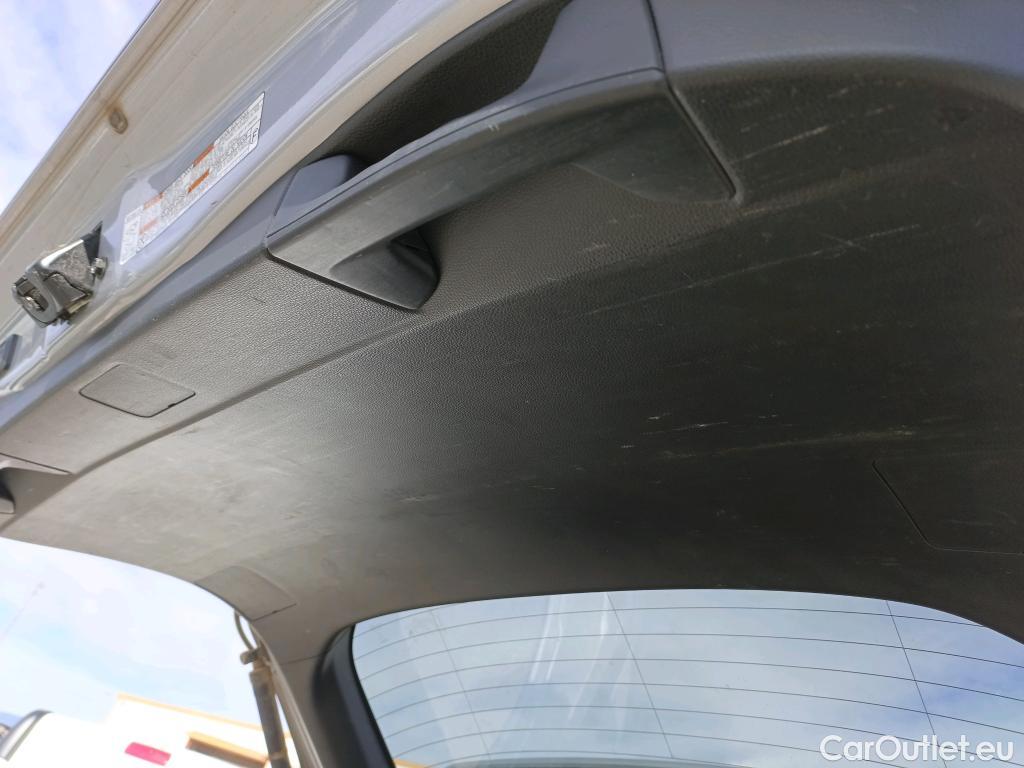  Toyota  RAV4 TOYOTA  / 2018 / 5P / todoterreno 2.5l 220H Advance 4WD #17